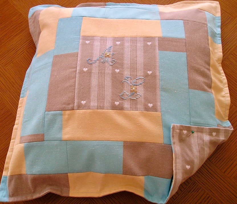 coussin patchwork et broderie